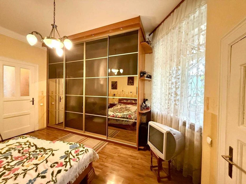 Продаж 4 кім.кв вул. Стецька ( просп. Шевченка)