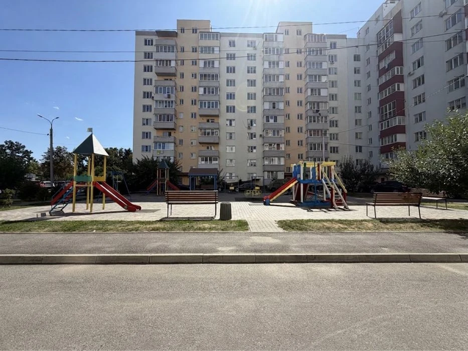 Продаж 3 кімнатної квартири у хорошій локаціі