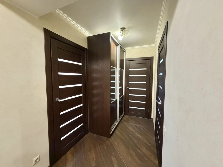 Продаж 3 кімнатної квартири у хорошій локаціі