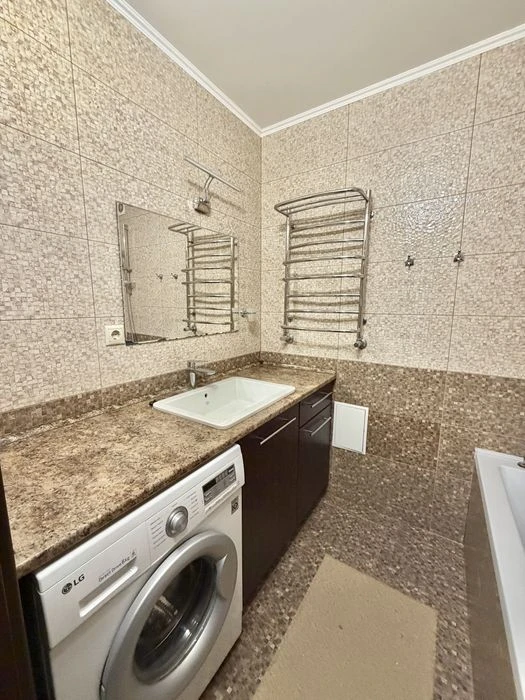 Продаж 3 кімнатної квартири у хорошій локаціі