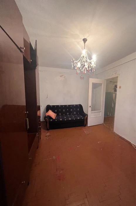 I am selling a one-room apartment on 2 Shevchenkivske Street.