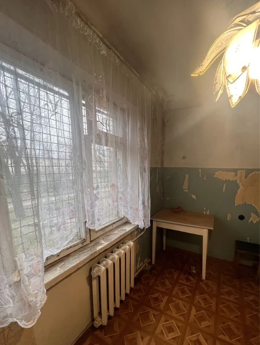 I am selling a one-room apartment on 2 Shevchenkivske Street.