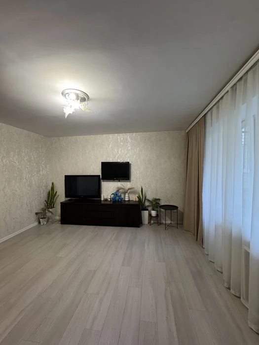 Продаж 4-кімнатної квартири на Левка Лук’яненка