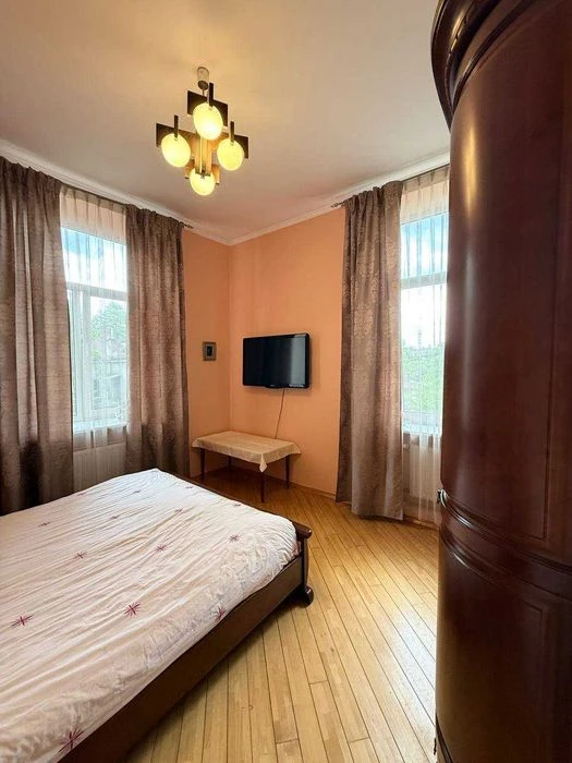 Продаж 3 кім. кв. вул. Кирила і Мефодія Галицький р-н центр