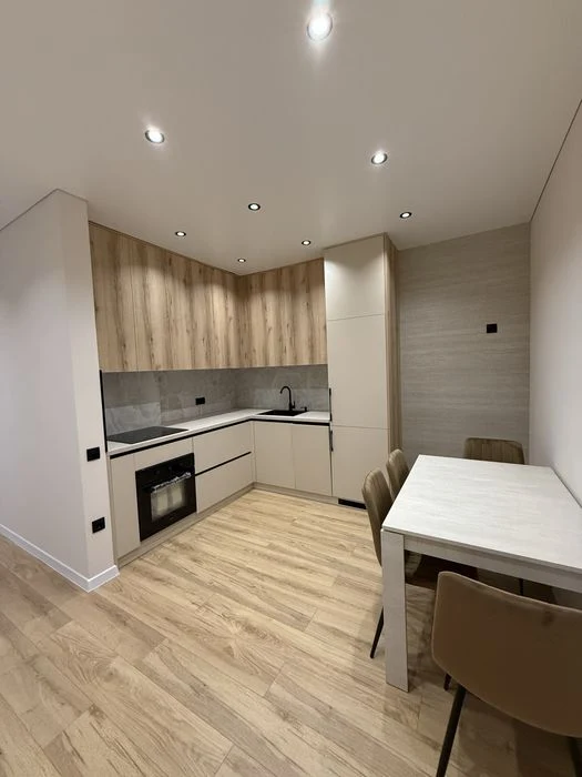 Продаж 2 кімнатноі квартири в центрі міста