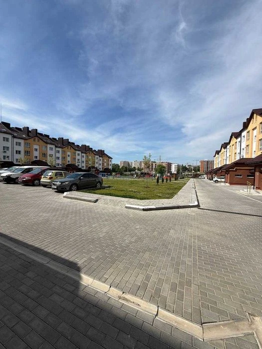Продаж 3 кімнатної квартири з правом власності вул. Трускаве