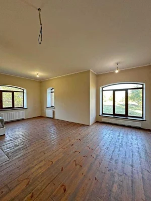Сучасний двоповерховий будинок 159 м² та ділянкою 10 соток у