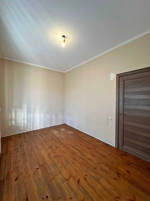 Сучасний двоповерховий будинок 159 м² та ділянкою 10 соток у
