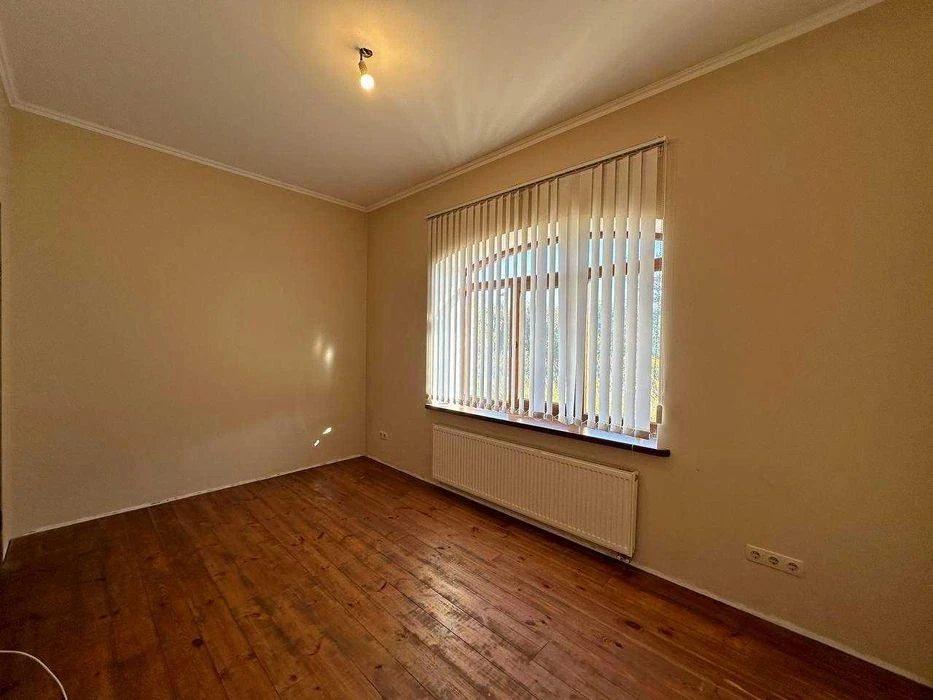 Сучасний двоповерховий будинок 159 м² та ділянкою 10 соток у