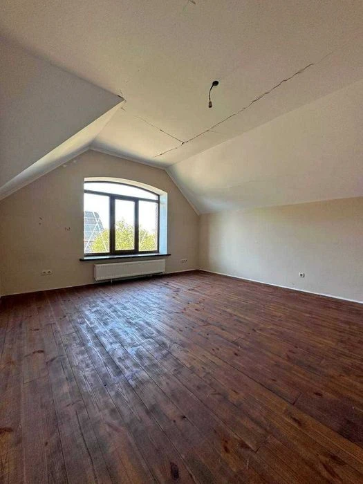Сучасний двоповерховий будинок 159 м² та ділянкою 10 соток у