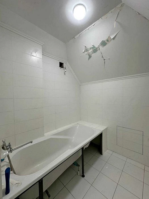 Сучасний двоповерховий будинок 159 м² та ділянкою 10 соток у