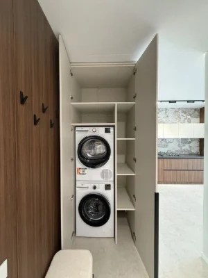 Продаж 2-кімнатної укомплектованої квартири з дизайнерським