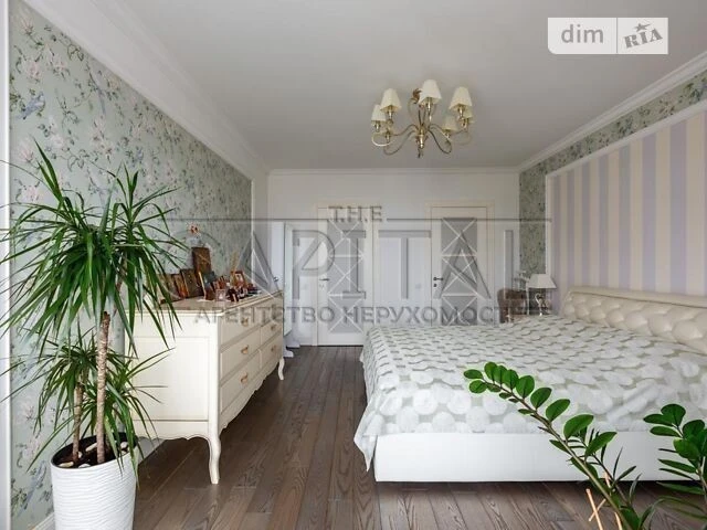 Sale of 4-room apartment 188 sq. m. on Yuliya Zdanovskaya Street 71-G •