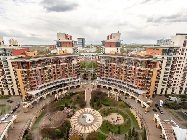 Sale of 4-room apartment 188 sq. m. on Yuliya Zdanovskaya Street 71-G •