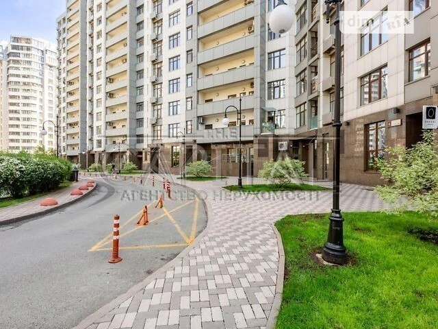 Sale of 3-room apartment 182 sq. m. on Andriy Verkhoglyada St. 16 •