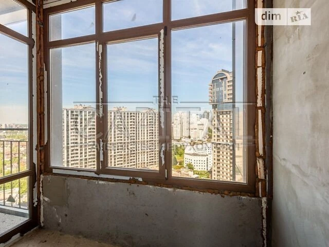 Sale of 3-room apartment 182 sq. m. on Andriy Verkhoglyada St. 16 •