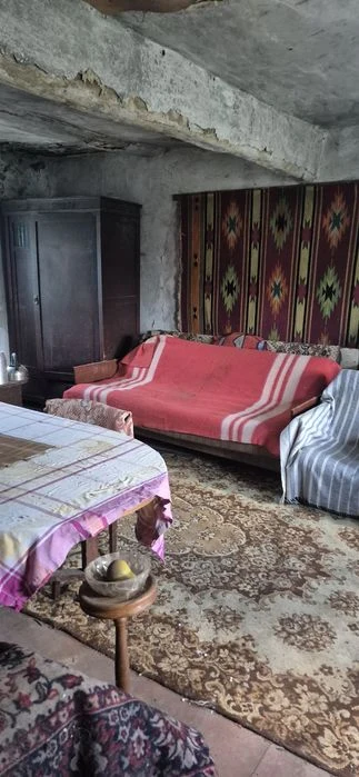 Продам будинок та земельну ділянку можна під дачу