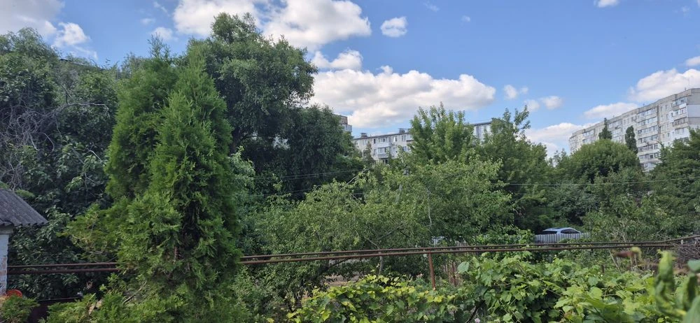 Продам будинок та земельну ділянку можна під дачу