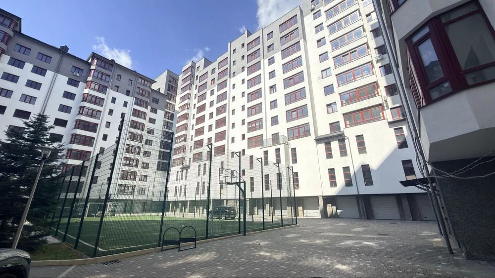 Продаж 1-го зданого сирця в новобудові.