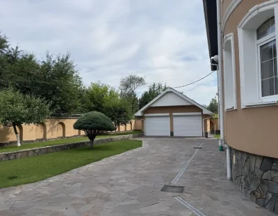 Продається елітний 4поверховий будинок Ужгород