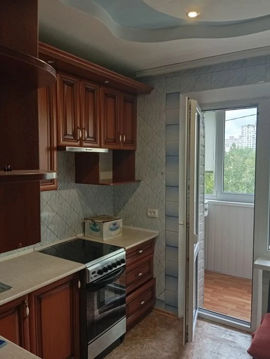 Милославская 19 Продажа трёхкомнатная 2 эт, 66туе