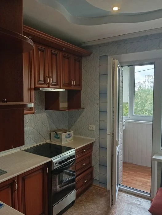 Милославская 19 Продажа трёхкомнатная 2 эт, 66туе