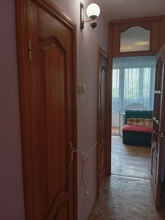Милославская 19 Продажа трёхкомнатная 2 эт, 66туе