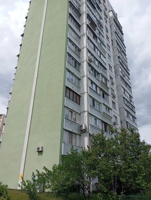 Милославская 19 Продажа трёхкомнатная 2 эт, 66туе