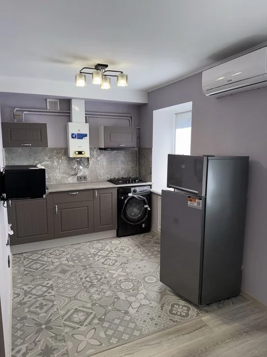 Продам 2 комнатную квартиру с ремонтом, мебелью и техникой.