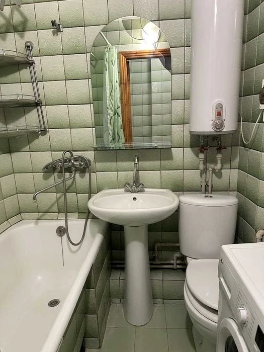 Продам 1 кв метро Спортивная