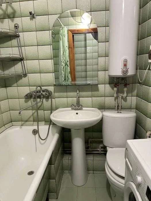 Продам 1 кв метро Спортивная