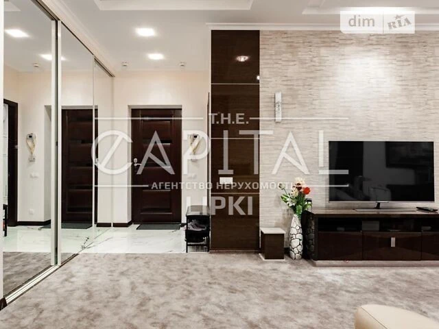 Продаж 4к квартири 150 кв. м на вул. Андрія Верхогляда 20 •