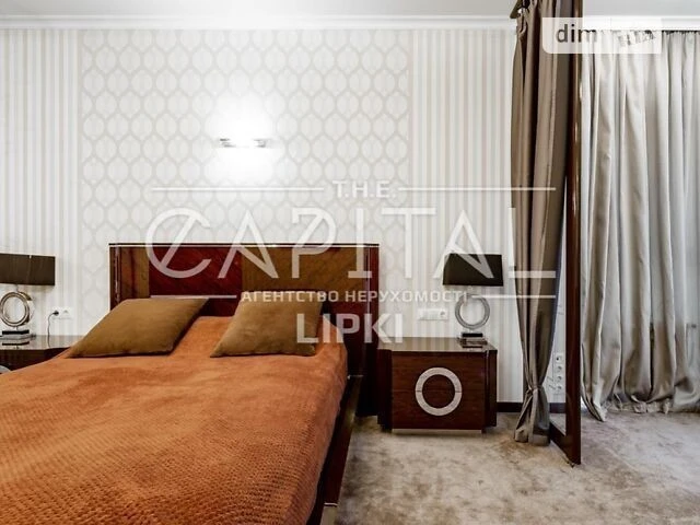 Продаж 4к квартири 150 кв. м на вул. Андрія Верхогляда 20 •