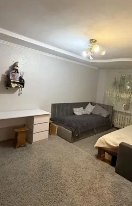 Продам 1 кімнатну квартиру по Кн.Острозького