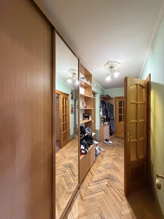 Продаж 2-кімнатної квартири на просп. Чорновола
