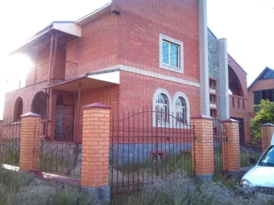 Продаю 2 поверховий дім з ділянкою на 10 соток, вул. Радіщев