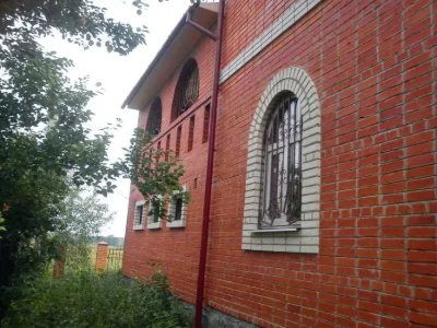 Продаю 2 поверховий дім з ділянкою на 10 соток, вул. Радіщев