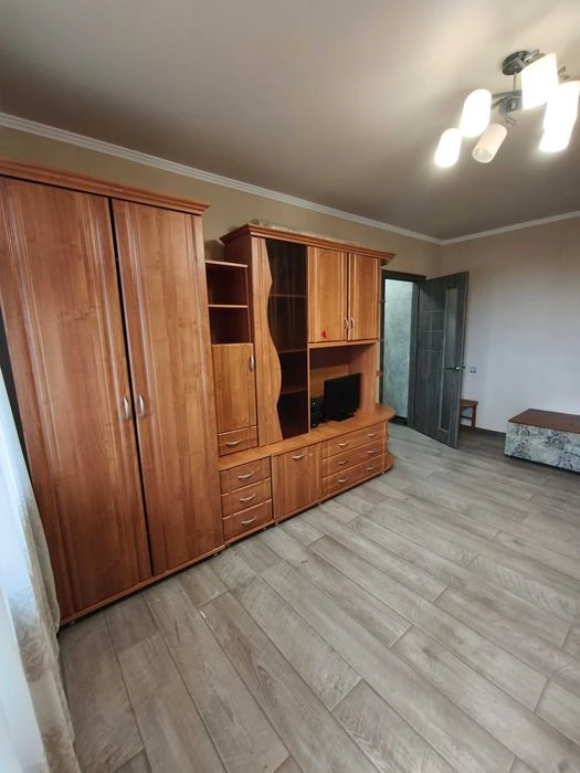 2к з сучасним ремонтом, меблями, технікою в зеленому районі