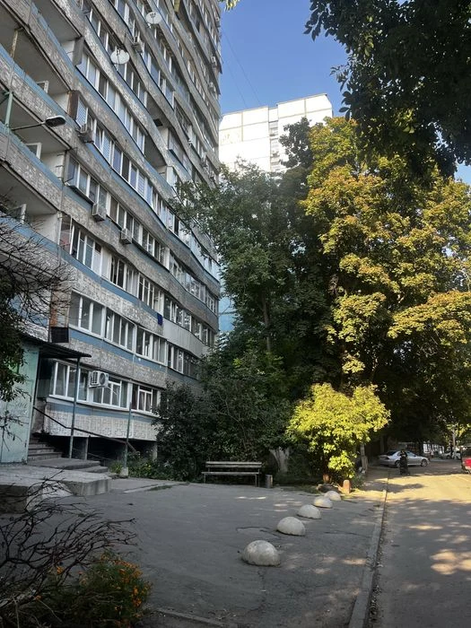 Продам квартиру. Тополь 2