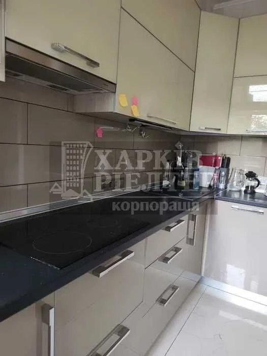 D1C  Продам 3 кімнатну квартиру в Центрі міста, проспект Нез