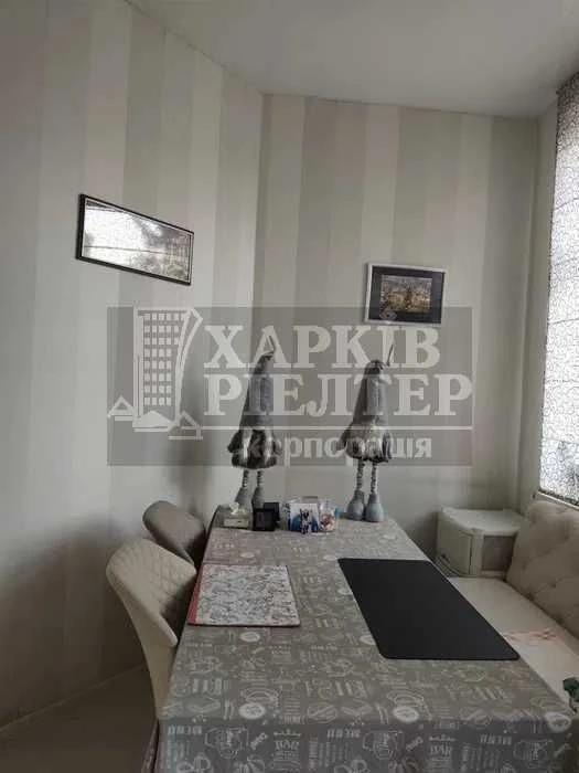 D1C  Продам 3 кімнатну квартиру в Центрі міста, проспект Нез