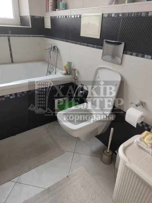 D1C  Продам 3 кімнатну квартиру в Центрі міста, проспект Нез