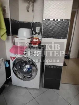D1C  Продам 3 кімнатну квартиру в Центрі міста, проспект Нез