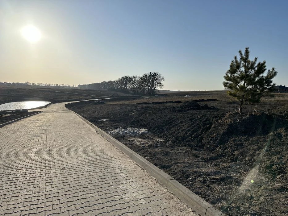 Ділянка в місті Рівне, поруч ставок