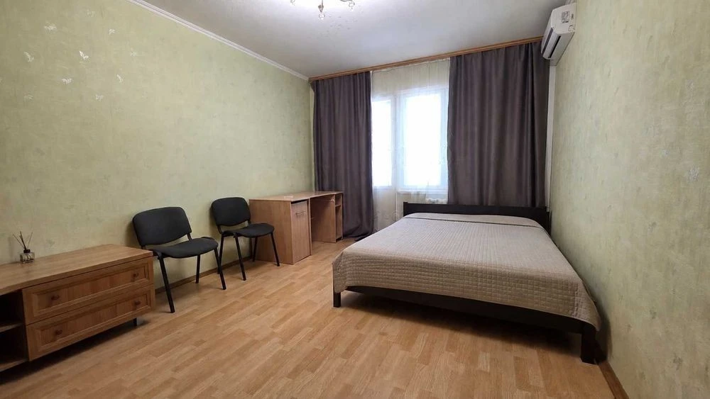 Продам простору 2-кімнатну квартиру, Київ, вул. Вишняківська