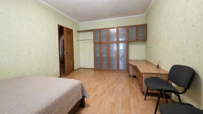 Продам простору 2-кімнатну квартиру, Київ, вул. Вишняківська