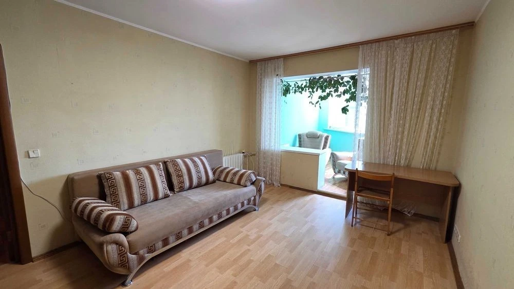 Продам простору 2-кімнатну квартиру, Київ, вул. Вишняківська