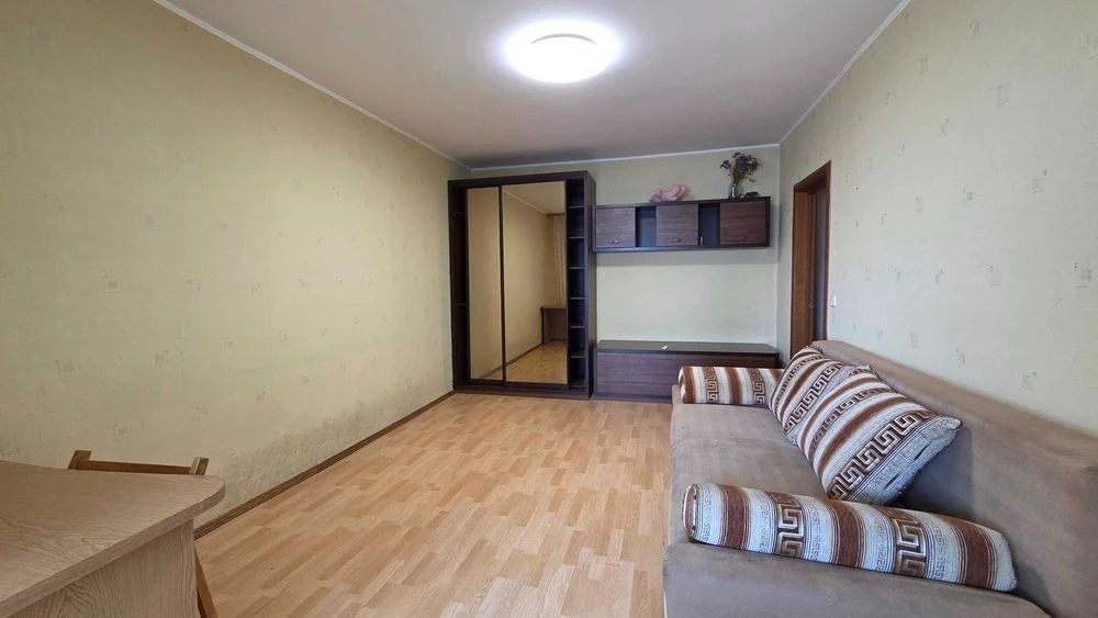 Продам простору 2-кімнатну квартиру, Київ, вул. Вишняківська