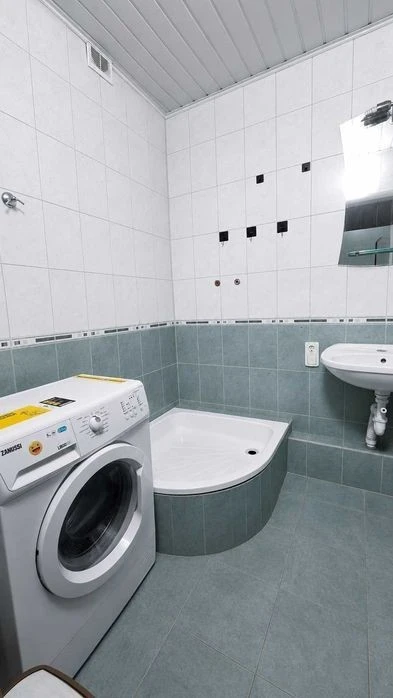 Продам простору 2-кімнатну квартиру, Київ, вул. Вишняківська
