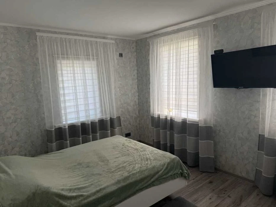 Шикарний будинок, з власним подвір'ям, та сучасним євроремон
